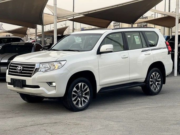 New Toyota Land Cruiser Prado 150 Series Facelift 3, 4.0 l, 2023 in Sharjah by Darb Al Saada Used cars, White color. GCC Specs | AUTO.AE