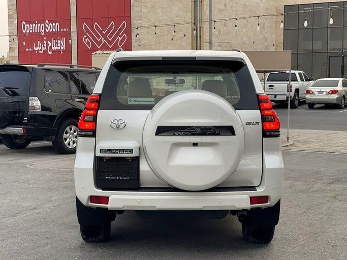 New Toyota Land Cruiser Prado 150 Series Facelift 3, 4.0 l, 2023 in Sharjah by Darb Al Saada Used cars, White color. GCC Specs | AUTO.AE