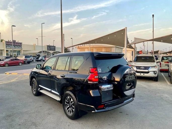 Used Toyota Land Cruiser Prado 150 Series Facelift 1, 4.0 l, 2015 in Sharjah by Black Wheel Used Cars, Black color. GCC Specs | AUTO.AE