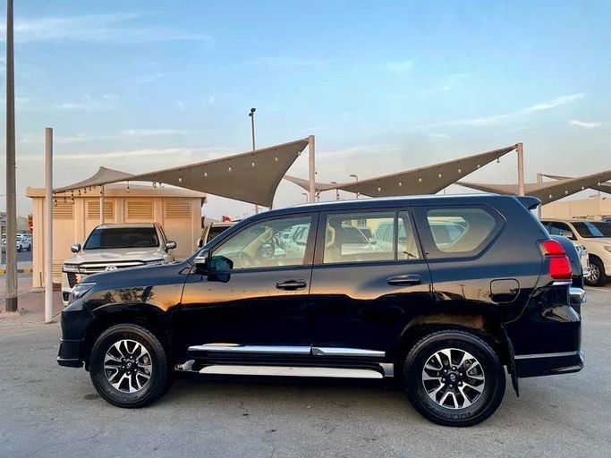 Used Toyota Land Cruiser Prado 150 Series Facelift 1, 4.0 l, 2015 in Sharjah by Black Wheel Used Cars, Black color. GCC Specs | AUTO.AE