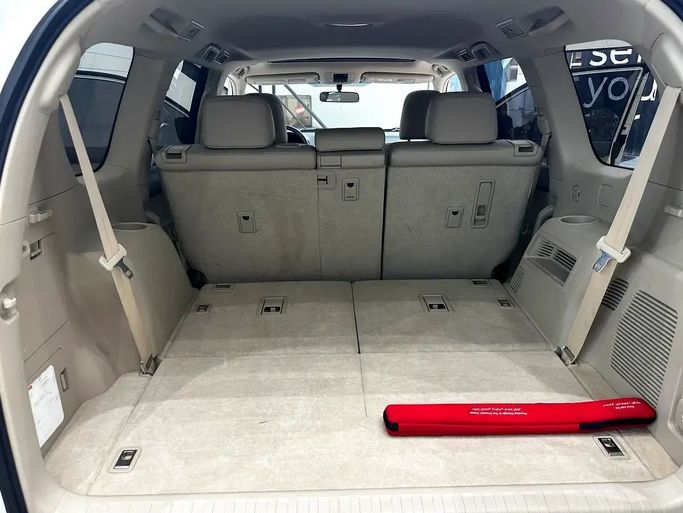 Подержанный Toyota Land Cruiser Prado 150 Series Рестайлинг 3, 4.0 л, 2020 в Шардже от Ryno Cars Белый цвет. GCC | AUTO.AE