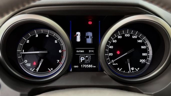 Used Toyota Land Cruiser Prado 150 Series Facelift 2, 4.0 l, 2017 in Sharjah by Badar Used Cars, White color.  | AUTO.AE