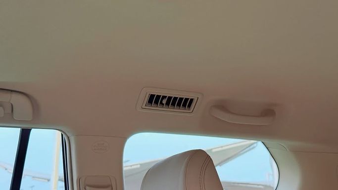 Used Toyota Land Cruiser Prado 150 Series Facelift 2, 4.0 l, 2017 in Sharjah by Badar Used Cars, White color.  | AUTO.AE