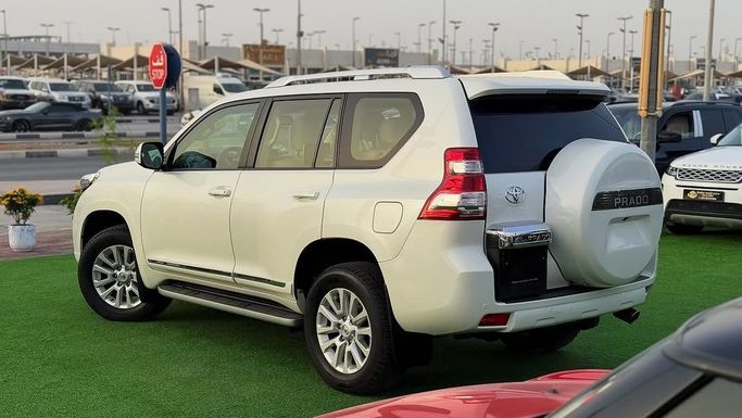 Used Toyota Land Cruiser Prado 150 Series Facelift 2, 4.0 l, 2017 in Sharjah by Badar Used Cars, White color.  | AUTO.AE