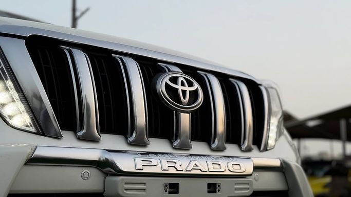 Used Toyota Land Cruiser Prado 150 Series Facelift 2, 4.0 l, 2017 in Sharjah by Badar Used Cars, White color.  | AUTO.AE