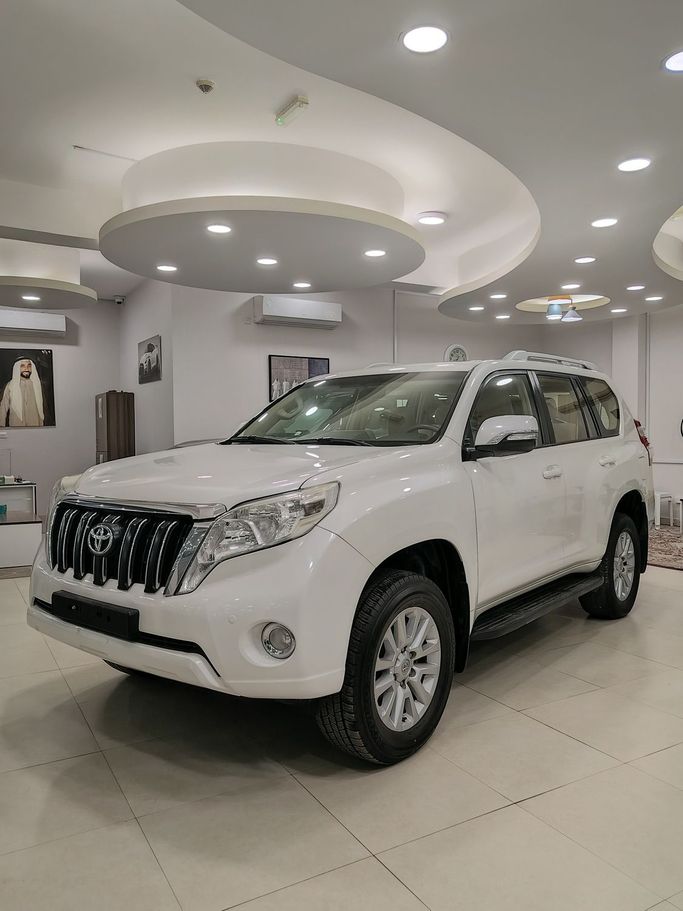 مستعملة Toyota Land Cruiser Prado 150 Series 150 Series Facelift 1, 3.5 l, 2017 في في الشارقة من Wahat Bavaria used Cars، اللون أبيض. مواصفات الخليج | AUTO.AE