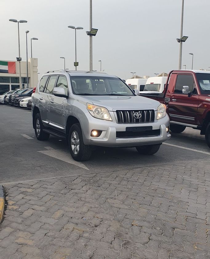Used Toyota Land Cruiser Prado 150 Series, 4.0 l, 2012 in Sharjah by Ishtar Used Cars, Silver color. GCC Specs | AUTO.AE