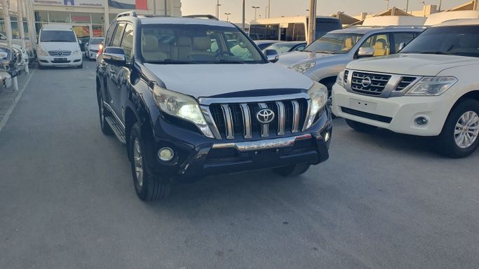 Подержанный Toyota Land Cruiser Prado 150 Series Рестайлинг 1, 4.0 л, 2015 в Шардже от Ishtar Used Cars Синий цвет. GCC | AUTO.AE