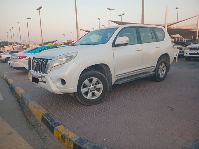 مستعملة Toyota Land Cruiser Prado 150 Series 150 Series Facelift 1, 2.7 l, 2016 في في الشارقة من Yamani Used Cars Trading LLC، اللون أبيض. مواصفات الخليج | AUTO.AE