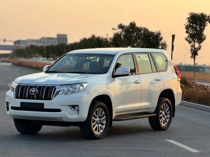 Used ⁦Toyota Land Cruiser Prado 150 Series Facelift 2, 3.5 l, 2021⁩ in UAE, Sharjah by Al Ahd Used Cars, White color. GCC Specs | AUTO.AE | Listing #290429