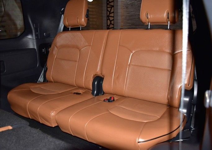 Used Toyota Land Cruiser 200 Series Facelift 2, 4.6 l, 2016 in Sharjah by Honey Gidosha Used Cars Tr., White color.  | AUTO.AE