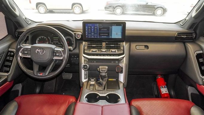 Подержанный Toyota Land Cruiser 300 Series, 3.4 л, 2023 в Шардже от Abo Saif Белый цвет. GCC | AUTO.AE