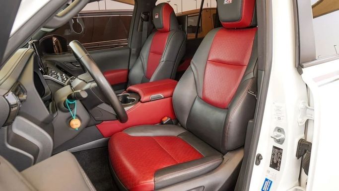 Подержанный Toyota Land Cruiser 300 Series, 3.4 л, 2023 в Шардже от Abo Saif Белый цвет. GCC | AUTO.AE