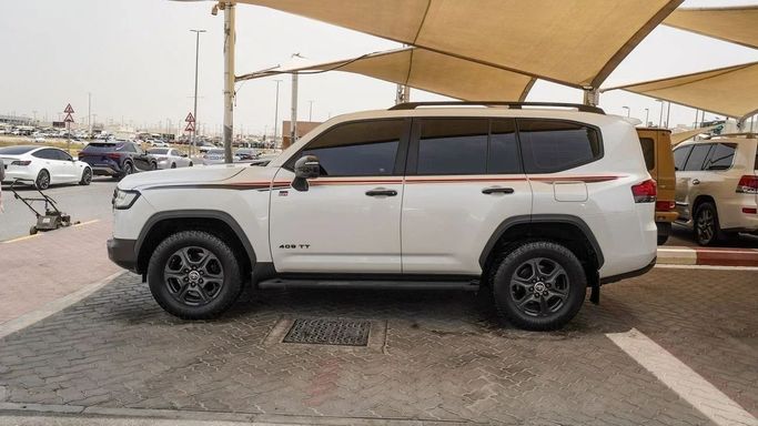 Подержанный Toyota Land Cruiser 300 Series, 3.4 л, 2023 в Шардже от Abo Saif Белый цвет. GCC | AUTO.AE