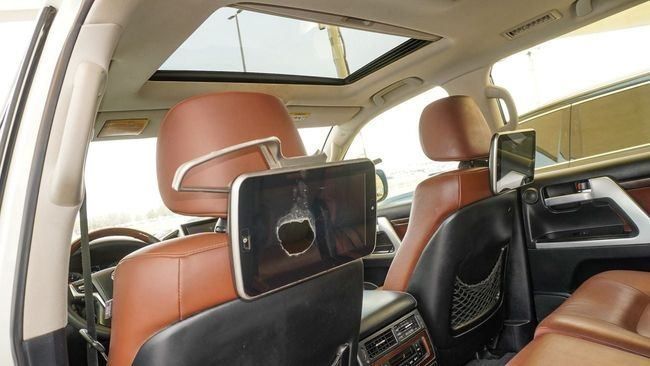 Подержанный Toyota Land Cruiser 200 Series Рестайлинг 2, 5.7 л, 2017 в Шардже от Abo Saif Белый цвет. GCC | AUTO.AE