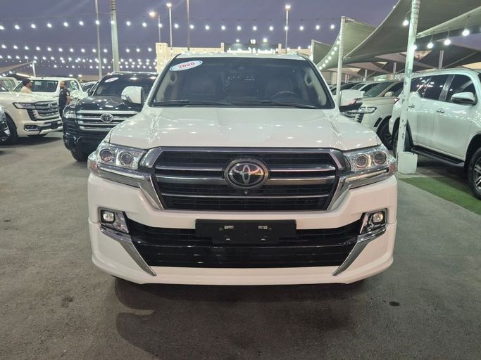 Used Toyota Land Cruiser 200 Series Facelift 2, 5.7 l, 2020 in Sharjah by Rebou Najd Used Cars, White color. GCC Specs | AUTO.AE