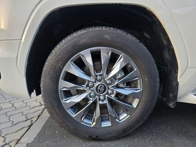 Used Toyota Land Cruiser 300 Series, 4.0 l, 2024 in Sharjah by Rebou Najd Used Cars, White color. GCC Specs | AUTO.AE