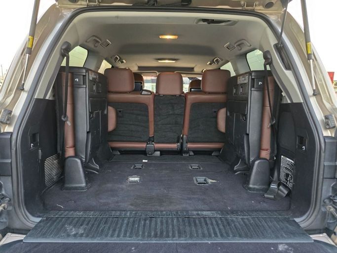 Подержанный Toyota Land Cruiser 200 Series Рестайлинг 2, 4.6 л, 2016 в Шардже от Rebou Najd Used Cars Золотистый цвет. GCC | AUTO.AE