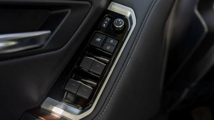 New Toyota Land Cruiser 300 Series, 3.4 l, 2025 in Sharjah by Nour Alnukhba Motors, Black color. European Specs | AUTO.AE