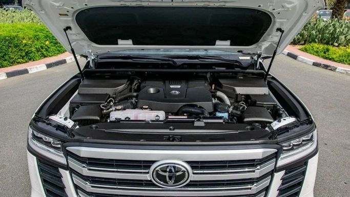 Новый Toyota Land Cruiser 300 Series, 3.4 л, 2025 в Шардже от Nour Alnukhba Motors Белый цвет. Other | AUTO.AE