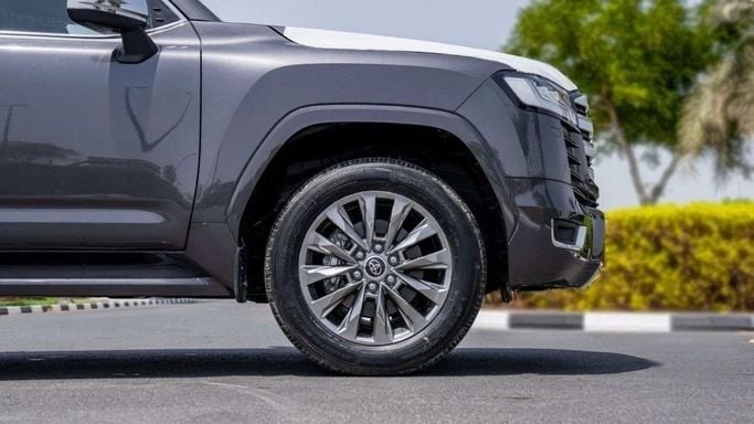Новый Toyota Land Cruiser 300 Series, 3.3 л, 2025 в Шардже от Nour Alnukhba Motors Серый цвет. Other | AUTO.AE