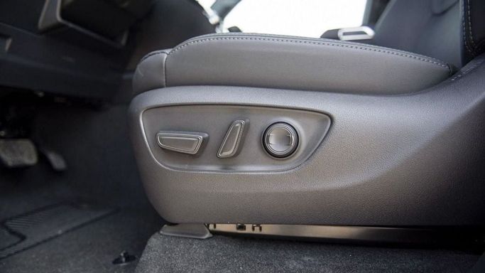 Новый Toyota Land Cruiser 300 Series, 3.4 л, 2024 в Шардже от Nour Alnukhba Motors Черный цвет. Европейская | AUTO.AE