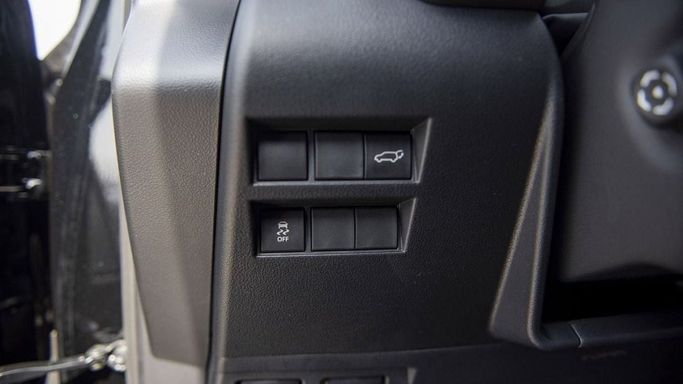 Новый Toyota Land Cruiser 300 Series, 3.4 л, 2024 в Шардже от Nour Alnukhba Motors Черный цвет. Европейская | AUTO.AE