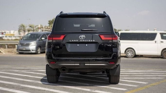 Новый Toyota Land Cruiser 300 Series, 3.4 л, 2024 в Шардже от Nour Alnukhba Motors Черный цвет. Европейская | AUTO.AE