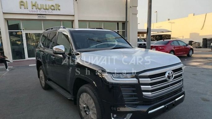 Новый Toyota Land Cruiser 300 Series, 3.4 л, 2025 в Шардже от Nour Alnukhba Motors Черный цвет. GCC | AUTO.AE
