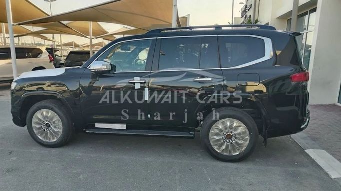 Новый Toyota Land Cruiser 300 Series, 3.4 л, 2025 в Шардже от Nour Alnukhba Motors Черный цвет. GCC | AUTO.AE