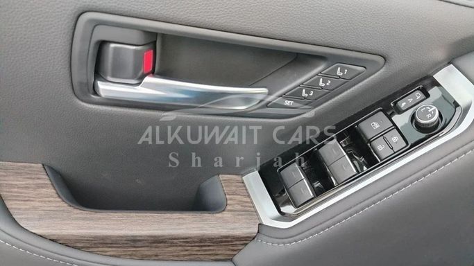 Новый Toyota Land Cruiser 300 Series, 3.4 л, 2025 в Шардже от Nour Alnukhba Motors Черный цвет. GCC | AUTO.AE