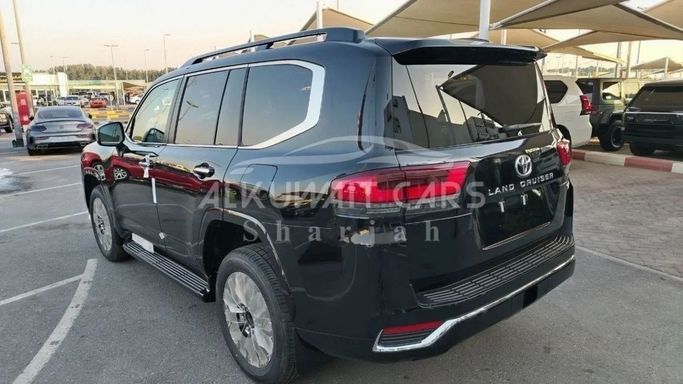 Новый Toyota Land Cruiser 300 Series, 3.4 л, 2025 в Шардже от Nour Alnukhba Motors Черный цвет. GCC | AUTO.AE