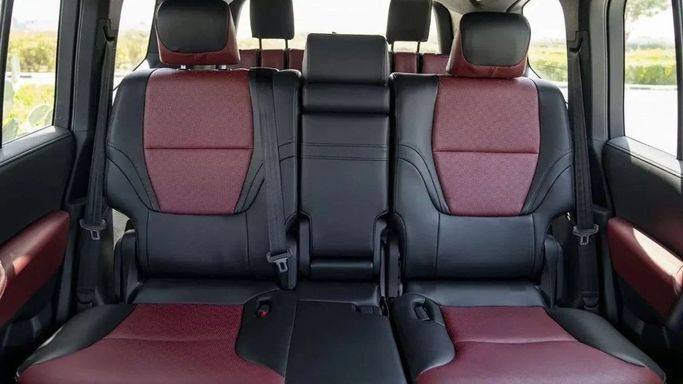 Новый Toyota Land Cruiser 300 Series, 3.4 л, 2023 в Шардже от Nour Alnukhba Motors Белый цвет. Европейская | AUTO.AE