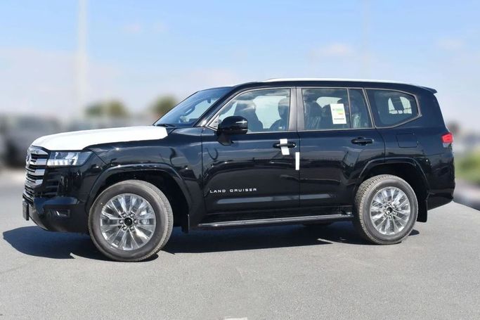 Новый Toyota Land Cruiser 300 Series, 3.3 л, 2025 в Шардже от Nour Alnukhba Motors Черный цвет. GCC | AUTO.AE