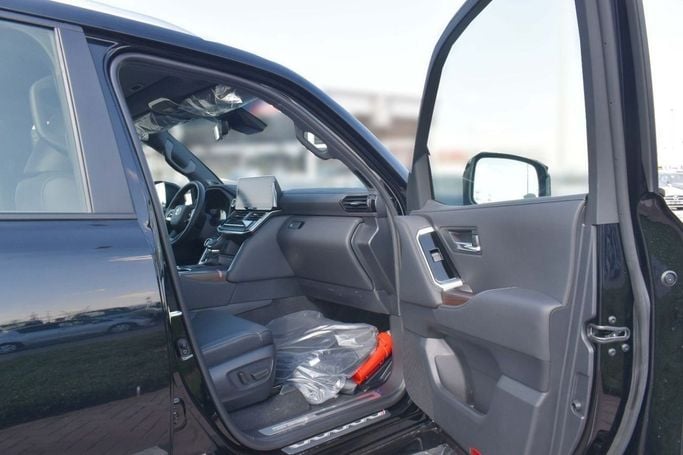 Новый Toyota Land Cruiser 300 Series, 3.3 л, 2025 в Шардже от Nour Alnukhba Motors Черный цвет. GCC | AUTO.AE