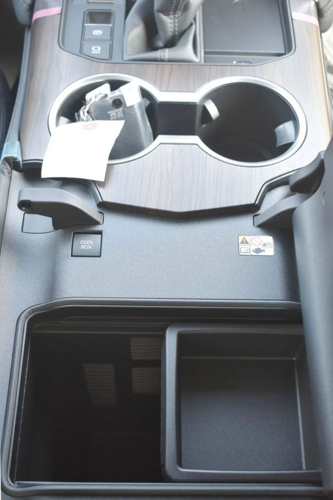 Новый Toyota Land Cruiser 300 Series, 3.3 л, 2025 в Шардже от Nour Alnukhba Motors Черный цвет. GCC | AUTO.AE