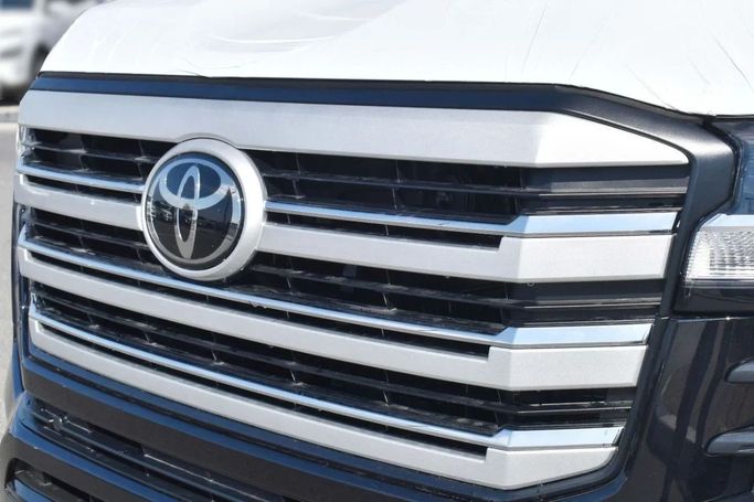 Новый Toyota Land Cruiser 300 Series, 3.3 л, 2025 в Шардже от Nour Alnukhba Motors Черный цвет. GCC | AUTO.AE