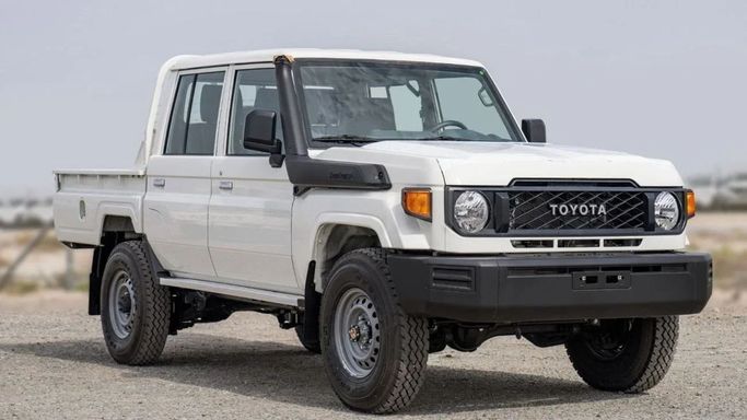 Новый Toyota Land Cruiser 70 Series Рестайлинг 2, 4.5 л, 2024 в Шардже от Nour Alnukhba Motors Белый цвет. Other | AUTO.AE