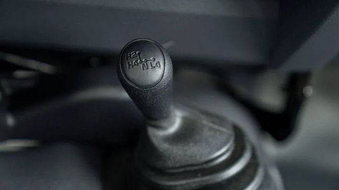 Новый Toyota Land Cruiser 70 Series Рестайлинг 2, 4.5 л, 2024 в Шардже от Nour Alnukhba Motors Белый цвет. Other | AUTO.AE