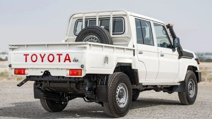Новый Toyota Land Cruiser 70 Series Рестайлинг 2, 4.5 л, 2024 в Шардже от Nour Alnukhba Motors Белый цвет. Other | AUTO.AE