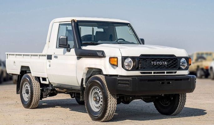 Новый Toyota Land Cruiser 70 Series Рестайлинг 2, 4.5 л, 2025 в Шардже от Nour Alnukhba Motors Белый цвет. Other | AUTO.AE