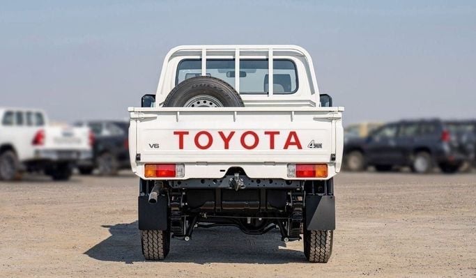 Новый Toyota Land Cruiser 70 Series Рестайлинг 2, 4.5 л, 2025 в Шардже от Nour Alnukhba Motors Белый цвет. Other | AUTO.AE