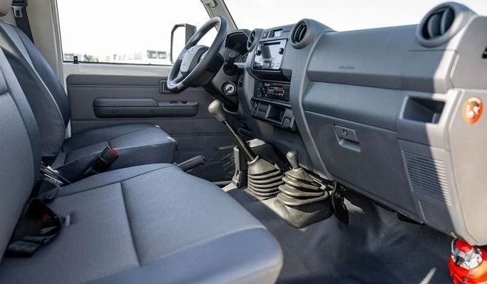 Новый Toyota Land Cruiser 70 Series Рестайлинг 2, 4.5 л, 2025 в Шардже от Nour Alnukhba Motors Белый цвет. Other | AUTO.AE