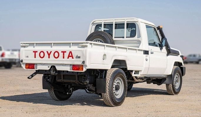Новый Toyota Land Cruiser 70 Series Рестайлинг 2, 4.5 л, 2025 в Шардже от Nour Alnukhba Motors Белый цвет. Other | AUTO.AE