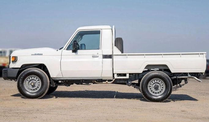 Новый Toyota Land Cruiser 70 Series Рестайлинг 2, 4.5 л, 2025 в Шардже от Nour Alnukhba Motors Белый цвет. Other | AUTO.AE