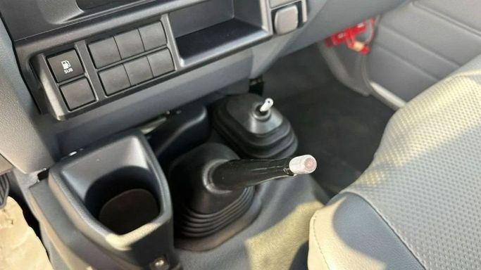 Новый Toyota Land Cruiser 70 Series Рестайлинг 2, 4.5 л, 2024 в Шардже от Nour Alnukhba Motors Белый цвет. Other | AUTO.AE