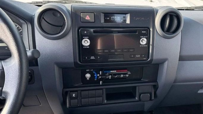 Новый Toyota Land Cruiser 70 Series Рестайлинг 2, 4.5 л, 2024 в Шардже от Nour Alnukhba Motors Белый цвет. Other | AUTO.AE