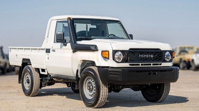 Новый Toyota Land Cruiser 70 Series Рестайлинг 2, 4.5 л, 2025 в Шардже от Nour Alnukhba Motors Белый цвет. Other | AUTO.AE