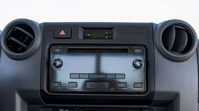 Новый Toyota Land Cruiser 70 Series Рестайлинг 2, 4.5 л, 2025 в Шардже от Nour Alnukhba Motors Белый цвет. Other | AUTO.AE