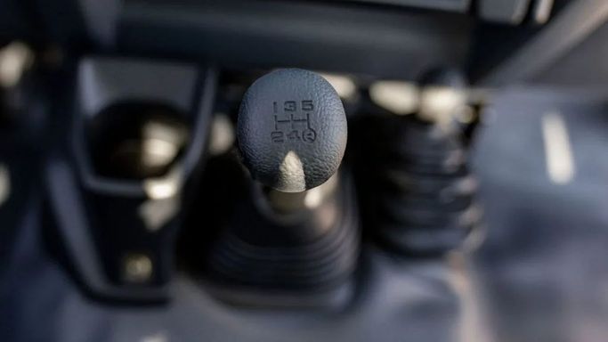 Новый Toyota Land Cruiser 70 Series Рестайлинг 2, 4.5 л, 2025 в Шардже от Nour Alnukhba Motors Белый цвет. Other | AUTO.AE